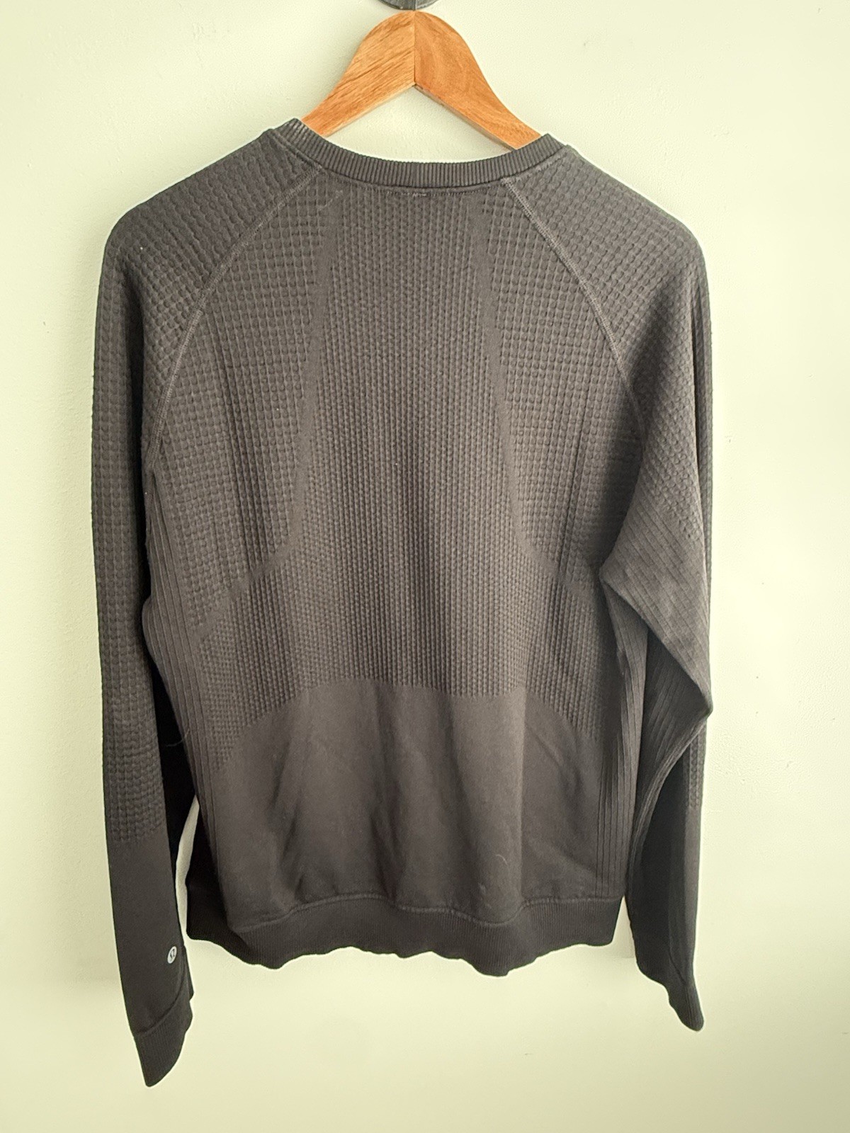 Lululemon Engineered Warmth Long Sleeve Crew Mens Black Merino Wool Blend Sz M gallery