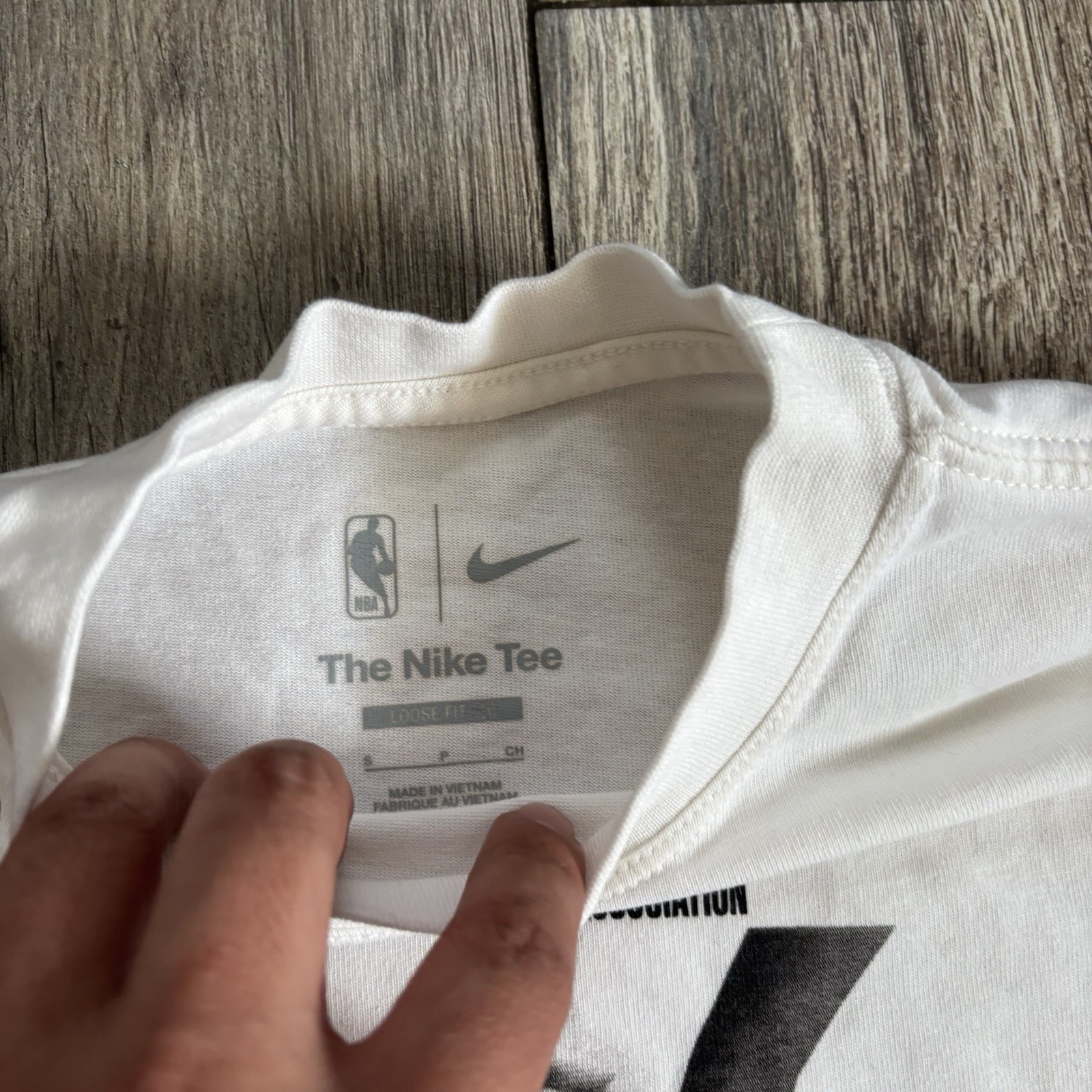 Nike TEAM 31 MEN'S Small NBA Courtside Long Sleeve Shirt DN3905-901 gallery