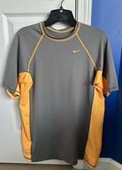 Nike T-shirt Mens Medium Gray Orange Colorblock Short Sleeve Swoosh Logo Gym Run