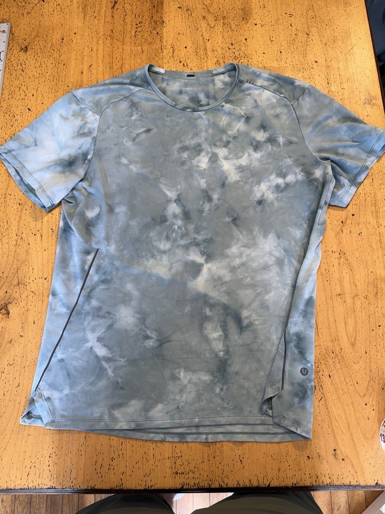 Lululemon Always Agile Mens Shirt L Short Sleeve Diamond Dye Asphalt Tie Print