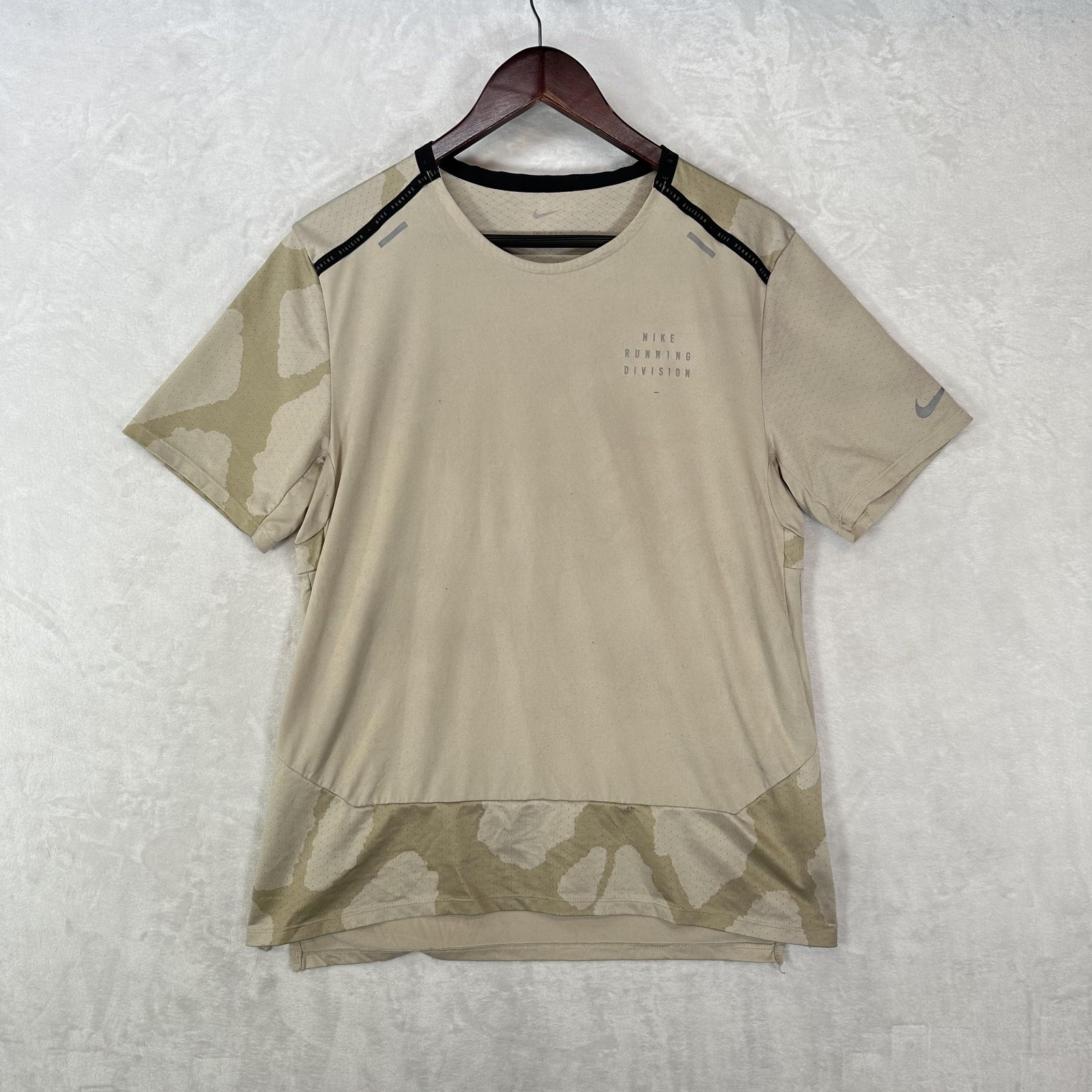 Nike Running Division Shirt Mens M Beige Camo Short Sleeve Running Athletic Top gallery