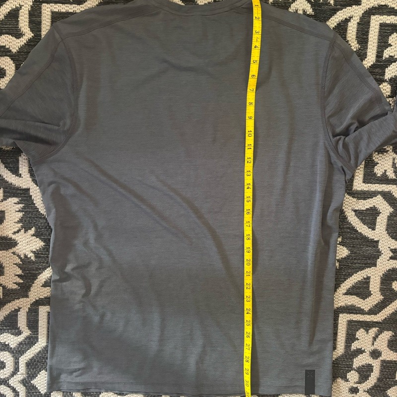 Ten Thousand Interval Versatile Shirt Mens XL Long Sleeve Gray Skull Gym gallery