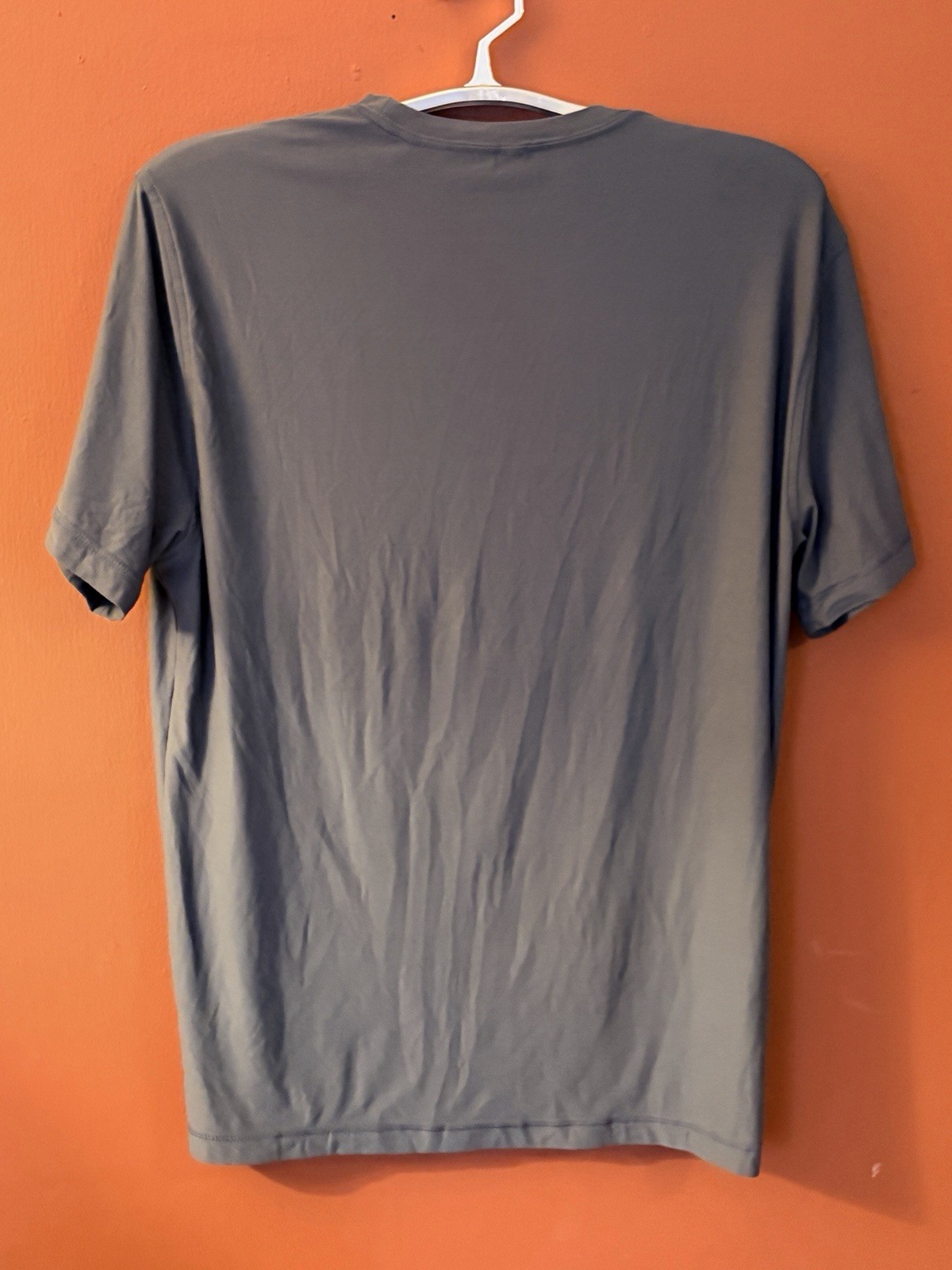Vuori Mens Large Tech Tee Performance Shirt Soft Lightweight Knit Short Sleeve gallery