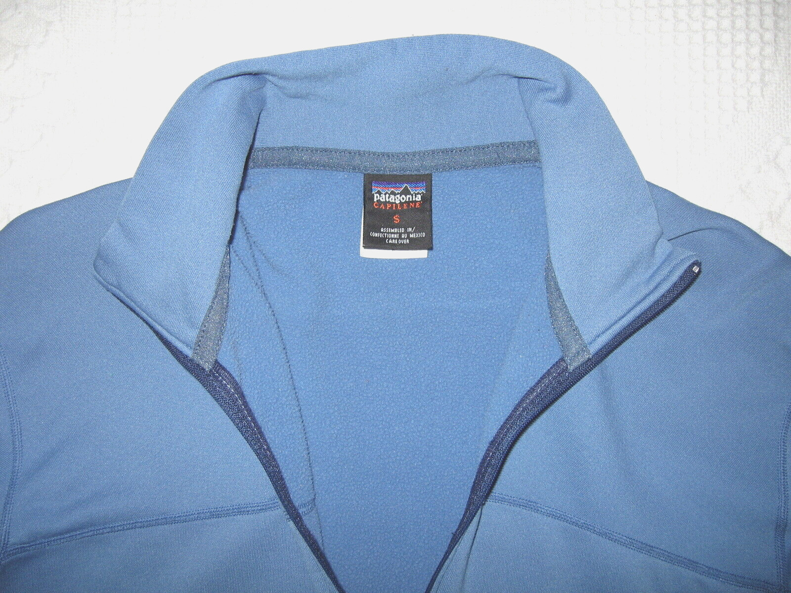 PATAGONIA CAPILENE ZIP NECK BASE LAYER MENS SZ S BLUE POLY BLEND EUC WITH DEFECT gallery