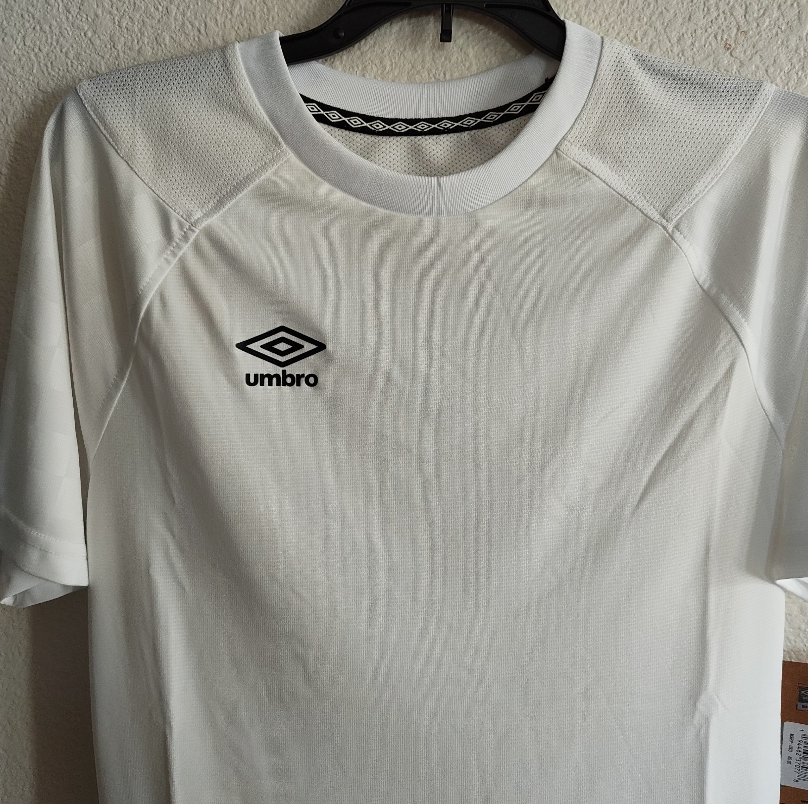 Umbro Men's White Compression Workout T-shirt Size Small gallery