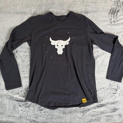 Under Armour Shirt Mens Medium Black Long Sleeve Bull Logo HeatGear Athletic Tee