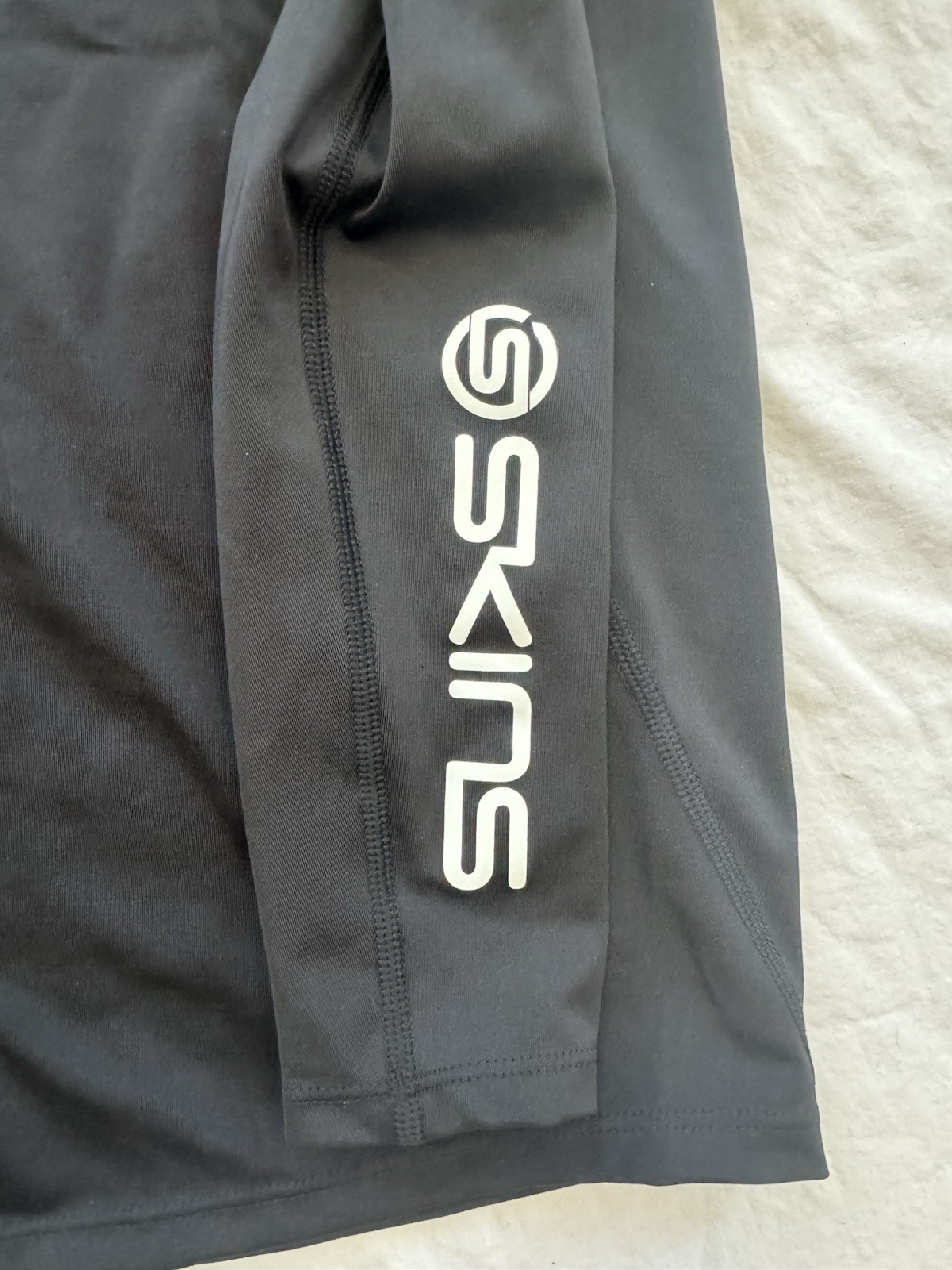 Skins Series 1 Men’s Long Sleeve Compression Top- Size Large- Black gallery