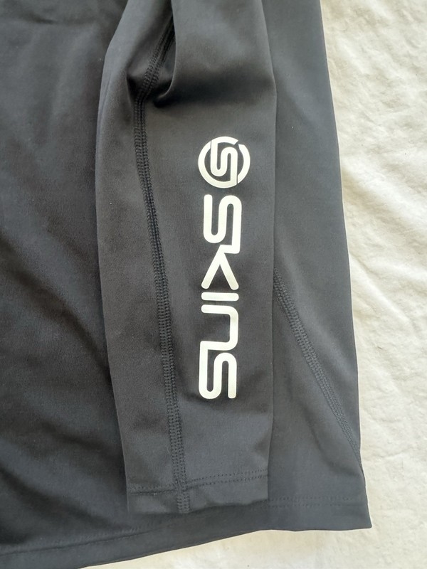 Skins Series 1 Men’s Long Sleeve Compression Top- Size Large- Black gallery