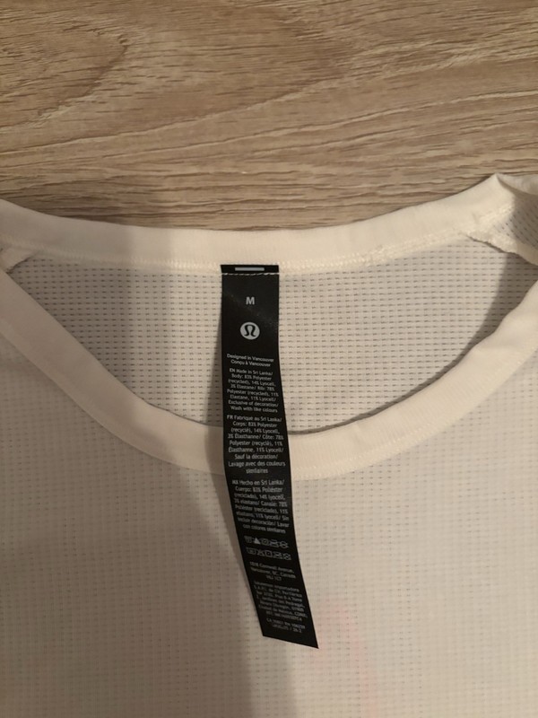 Lululemon Mesh Shirt NEVER WORN/BRAND NEW Medium gallery