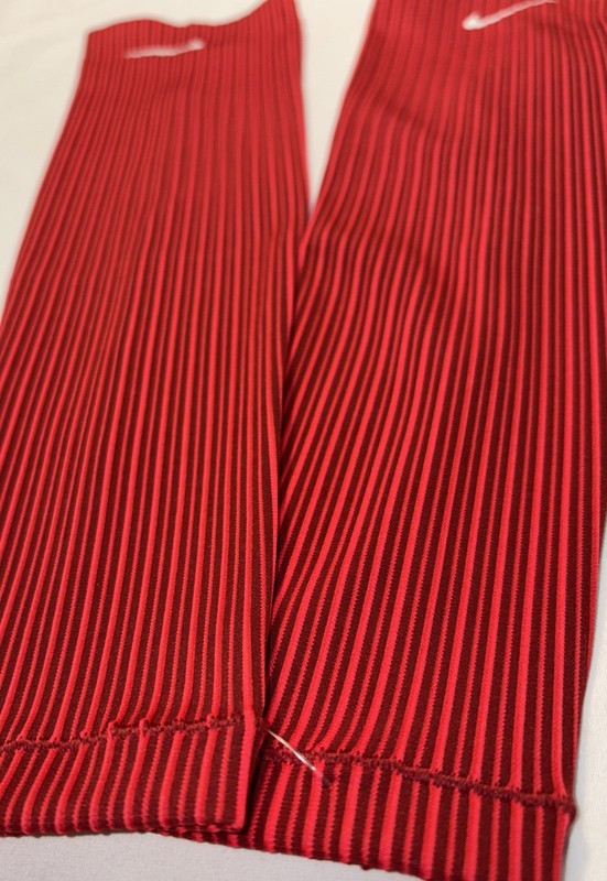 Nike Pro Elite Women’s Arm Sleeves Color Red & Black Track And Field Size XS gallery