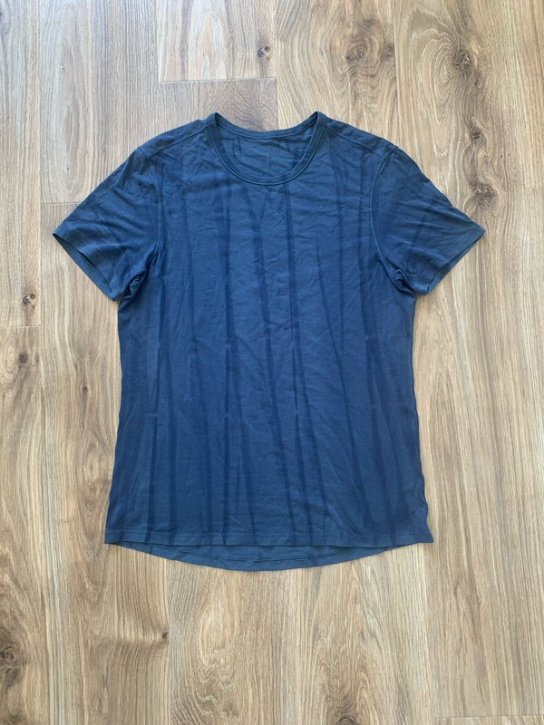 Lululemon 5 Year Basic Crew Neck T-Shirt Mens Size Large Tie Dye Blue Tee gallery