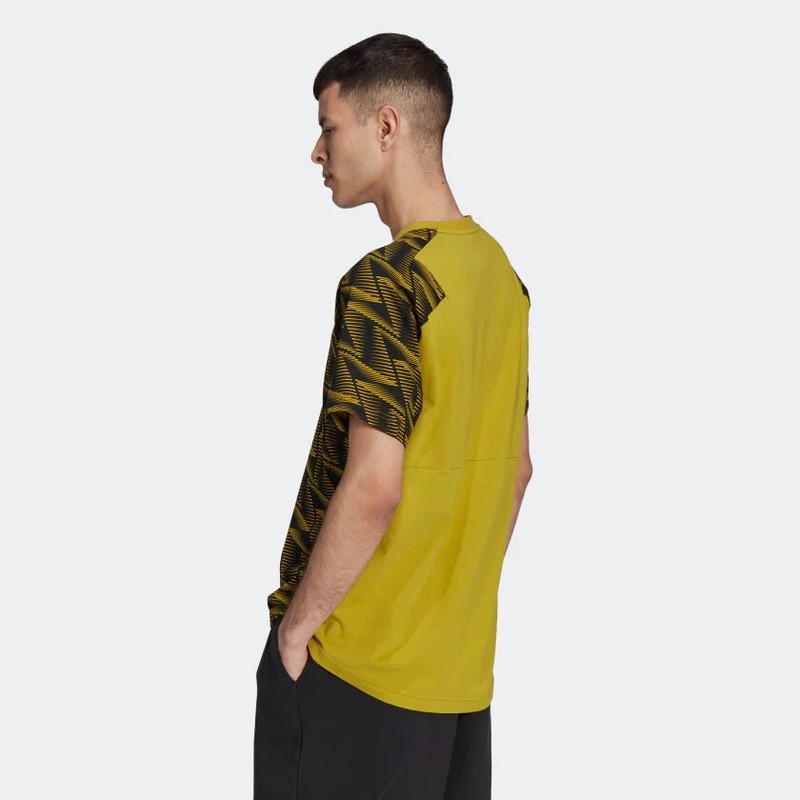 Adidas Men's Size Small Designed for Gameday Travel Crewneck Tee Olive/Black NWT gallery