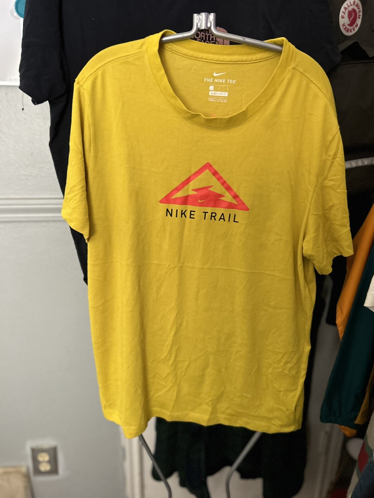 Nike Mens Trail Outdoor Running Dri-fit T-shirt Yellow Men’s L gallery