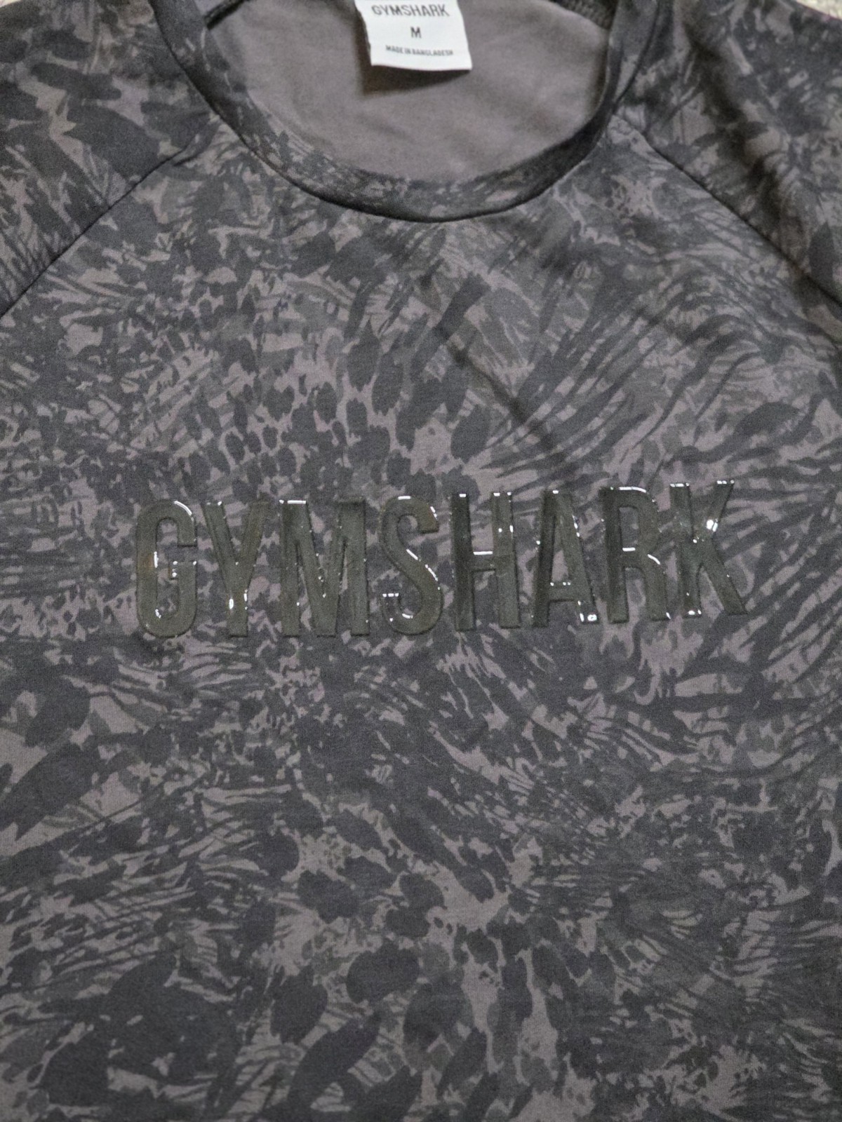Men's Gymshark Long Sleeve Top Spellout Army Pattern NWOT Black/Brown Size M gallery