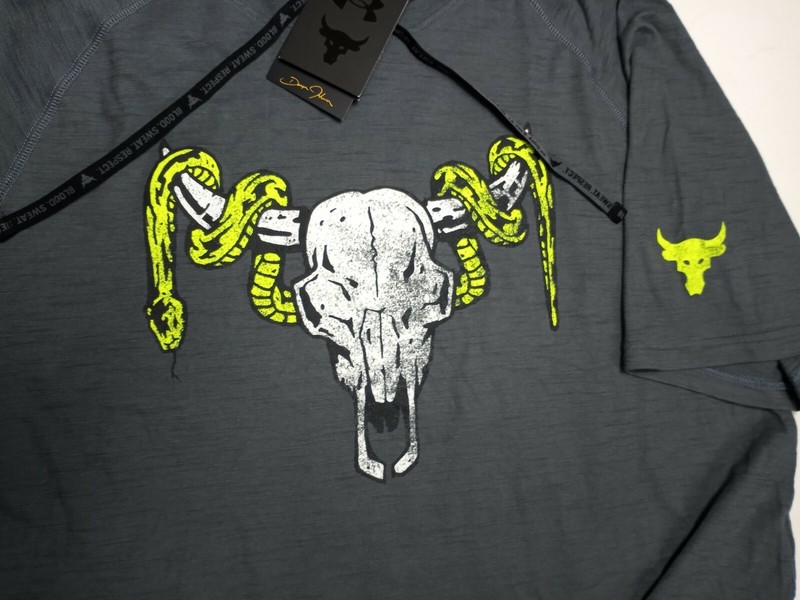 UNDER ARMOUR® x PROJECT ROCK CHARGED COTTON® Men HOODED T-SHIRT sz Medium gallery
