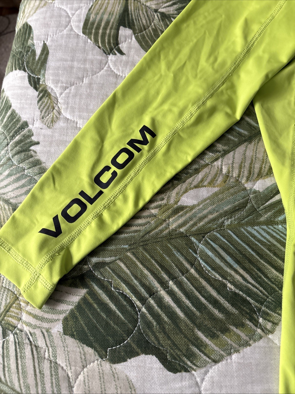 Volcom RashGuard Shirt Long￼SLEEVE SURFING SURFER Neon Green gallery