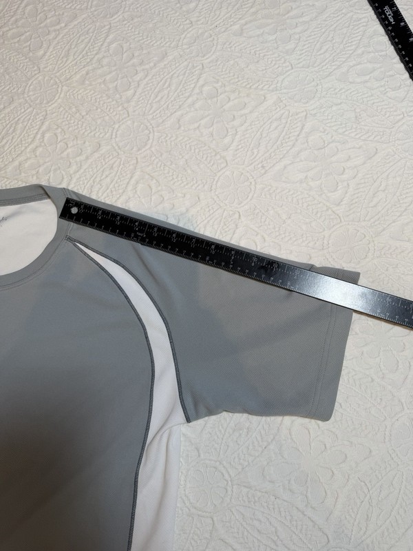 Alo Large Performance Athletic Tee Gray White 42” Chest 28” Long Unisex gallery