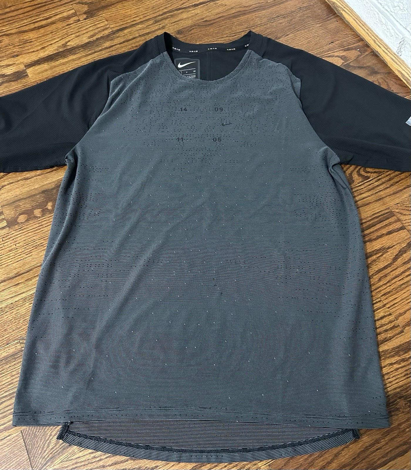 Nike Tech Pack Knit Running Short Sleeve Shirt Grey CJ5731-010 Size Small gallery