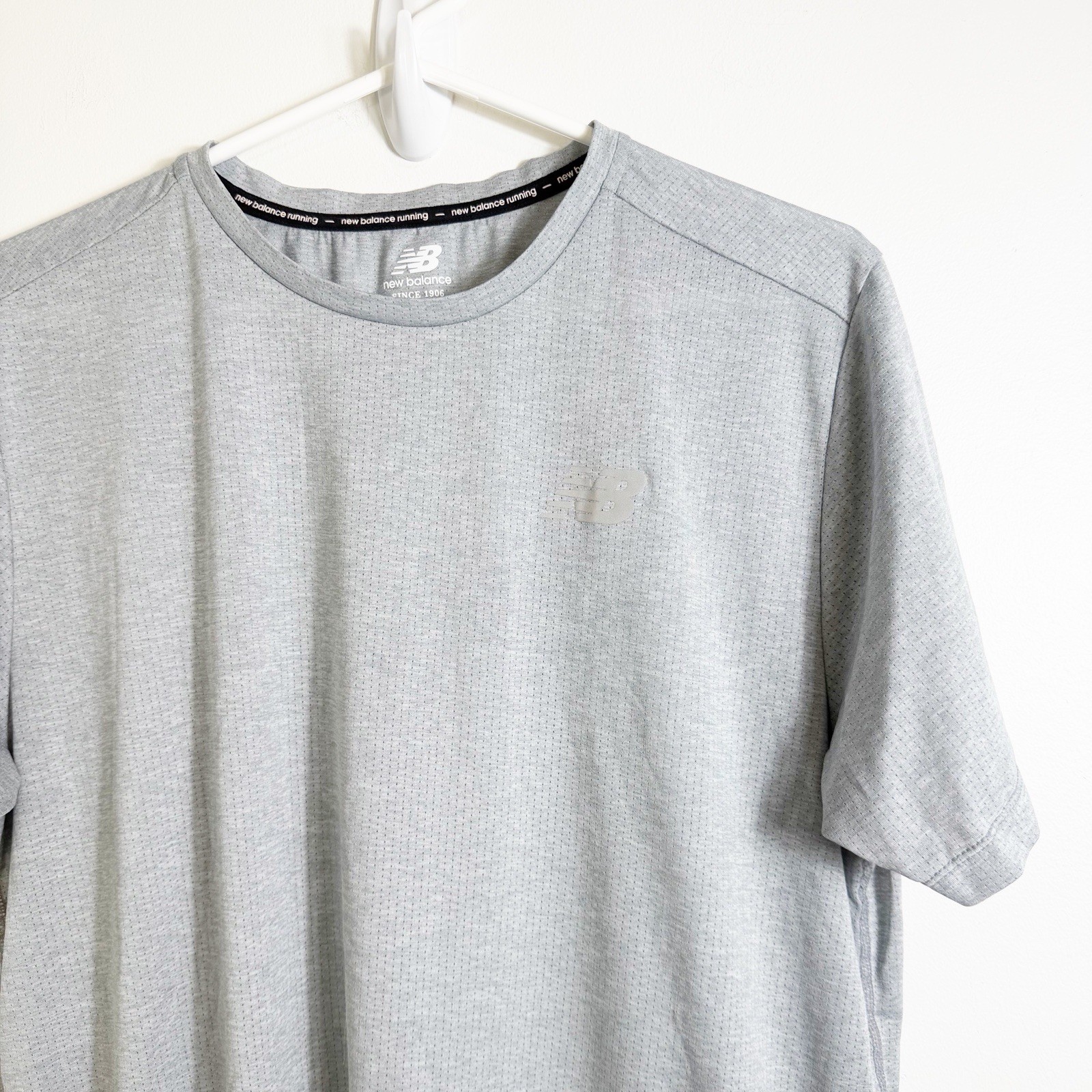 New Balance Technical Running Men’s Short Sleeve Large Gray T-Shirt Racing gallery