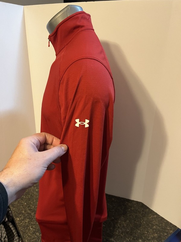 Under Armour Men’s LS 1/4 Zip Pullover Red Small Polyester - NWT gallery