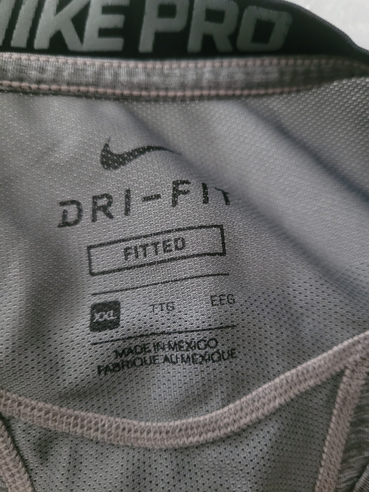 Nike Performance Pro Dri Fit Fitted Fitness Gray size 2XL Shirt 703104 gallery