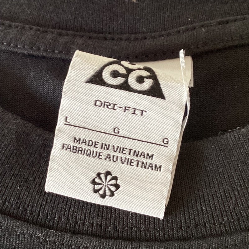 Nike ACG Cruise Boat DRI-Fit Men’s Size Large Black/Yellow gallery