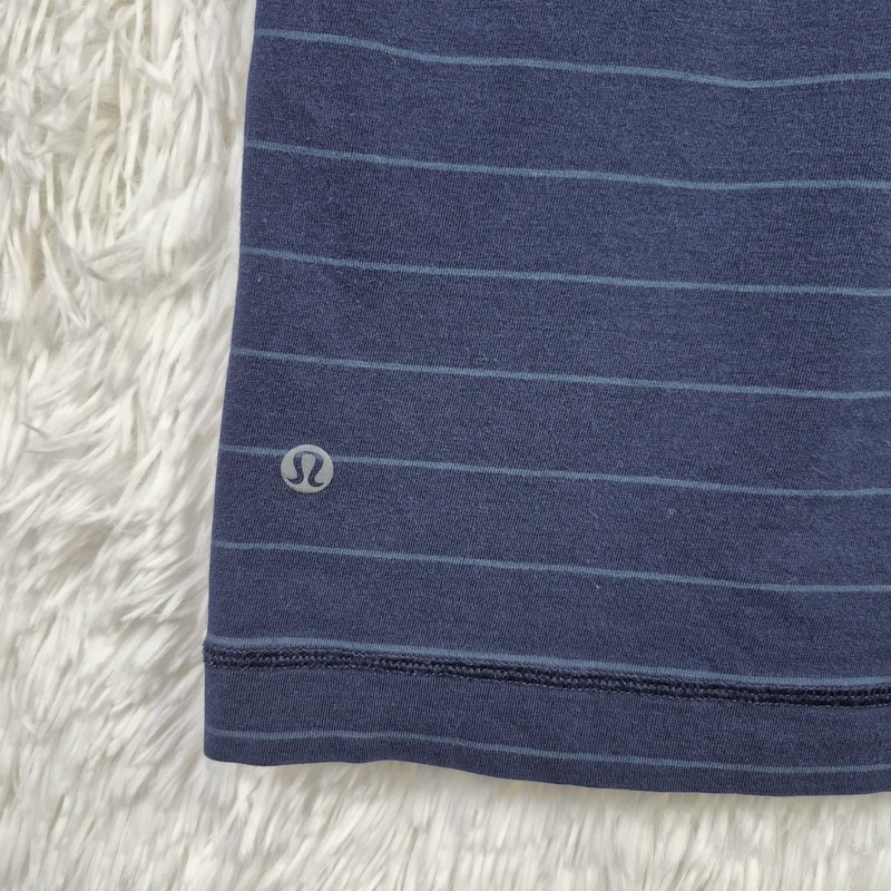 Lululemon 5 Year Basic T Vitasea Fabric Size XL Striped Navy Athleisure gallery