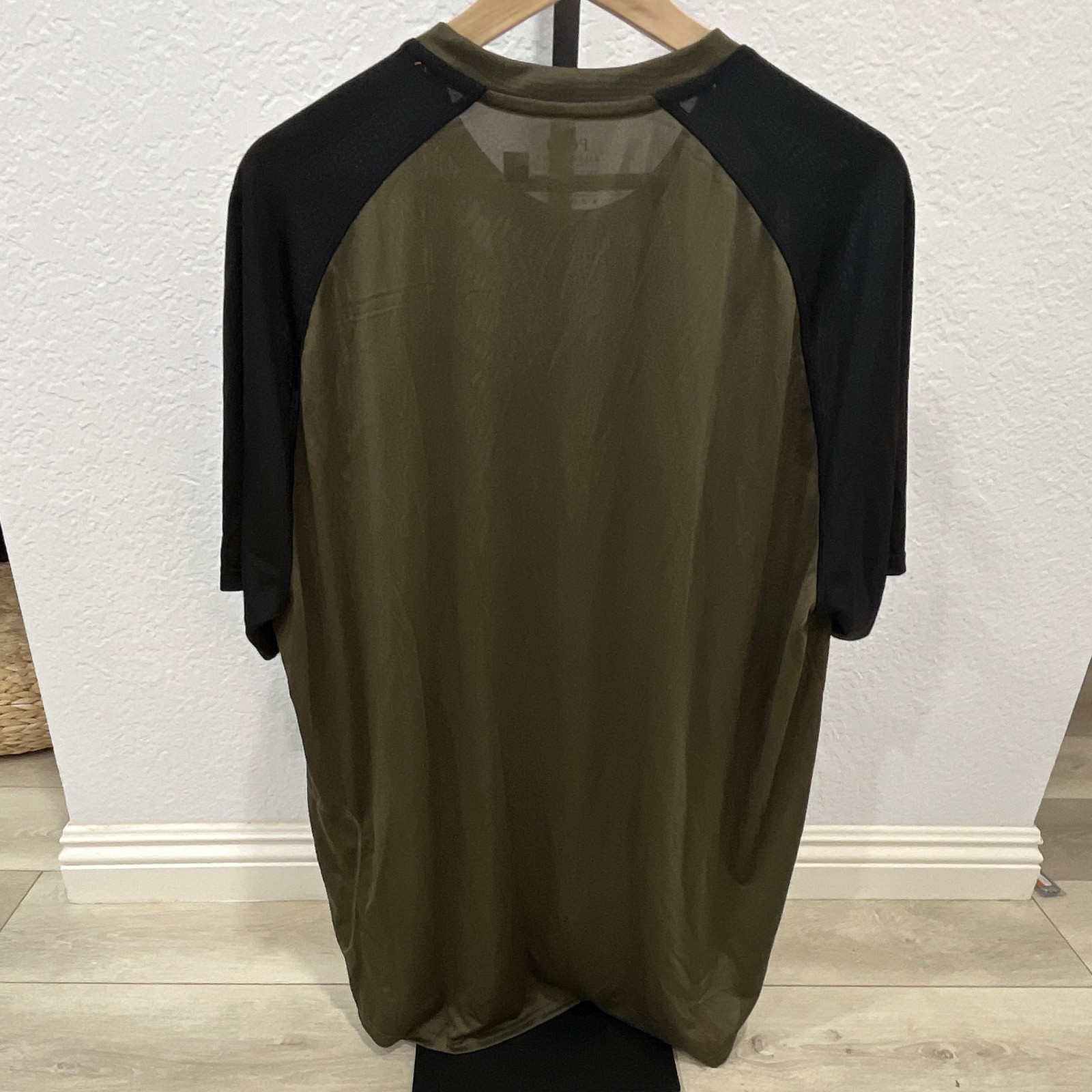 Polo Ralph Lauren Performance Men's XL Green/Black Raglan Crew Neck T-Shirt gallery