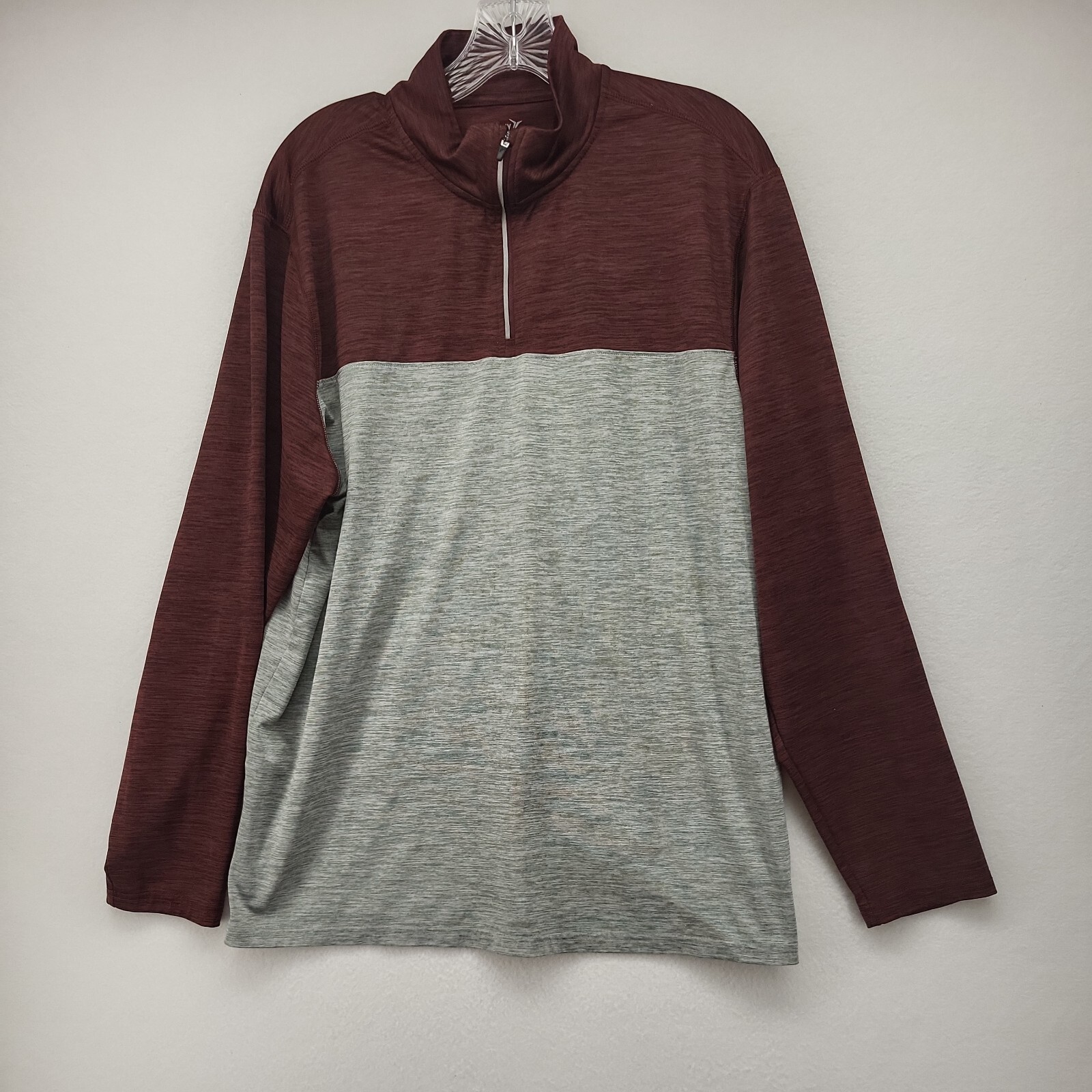 OLD NAVY ACTIVE Men's Top Gray Maroon XL X-LARGE Activewear Running Shirt gallery