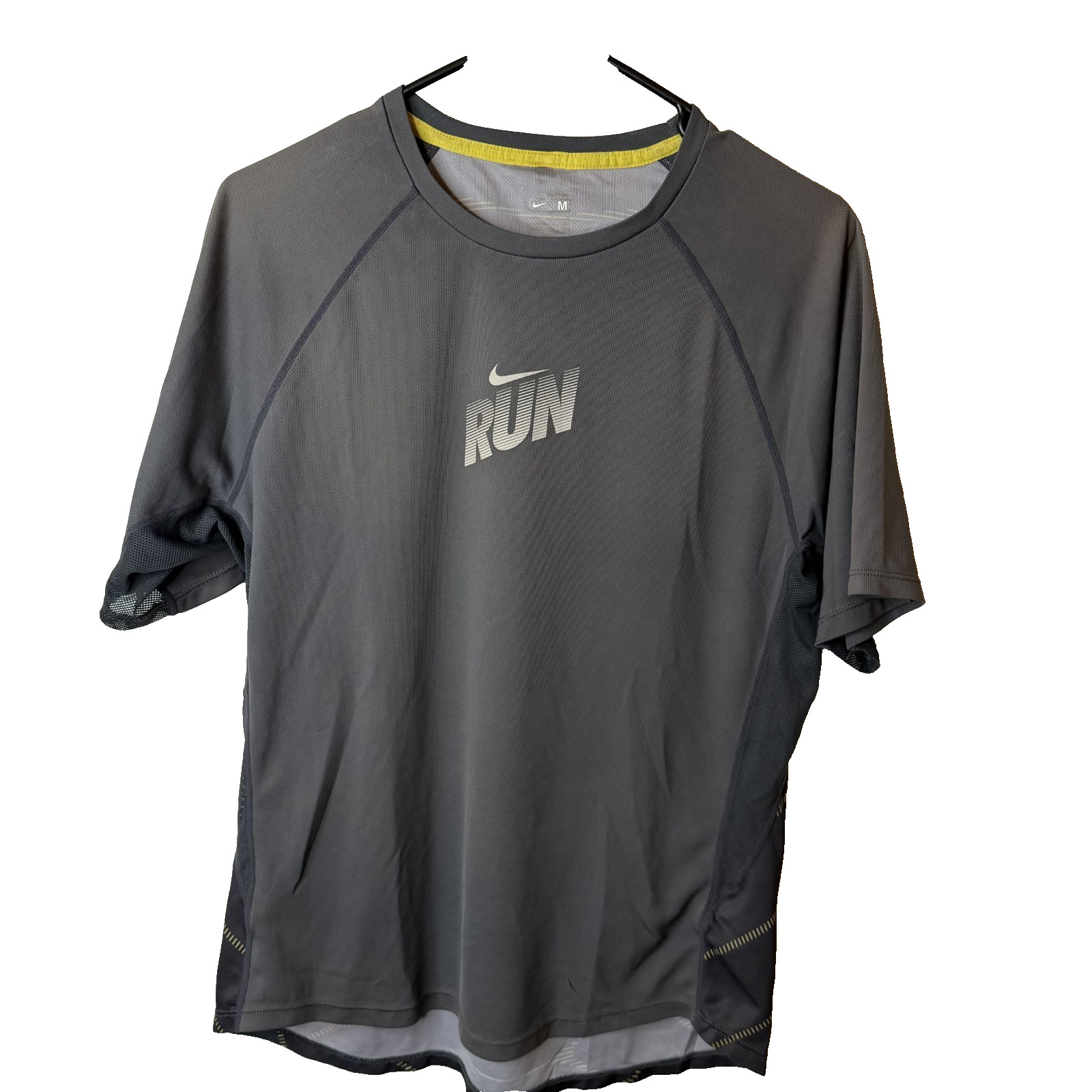 Nike Run Club Men Dri-Fit Shirt Medium gallery