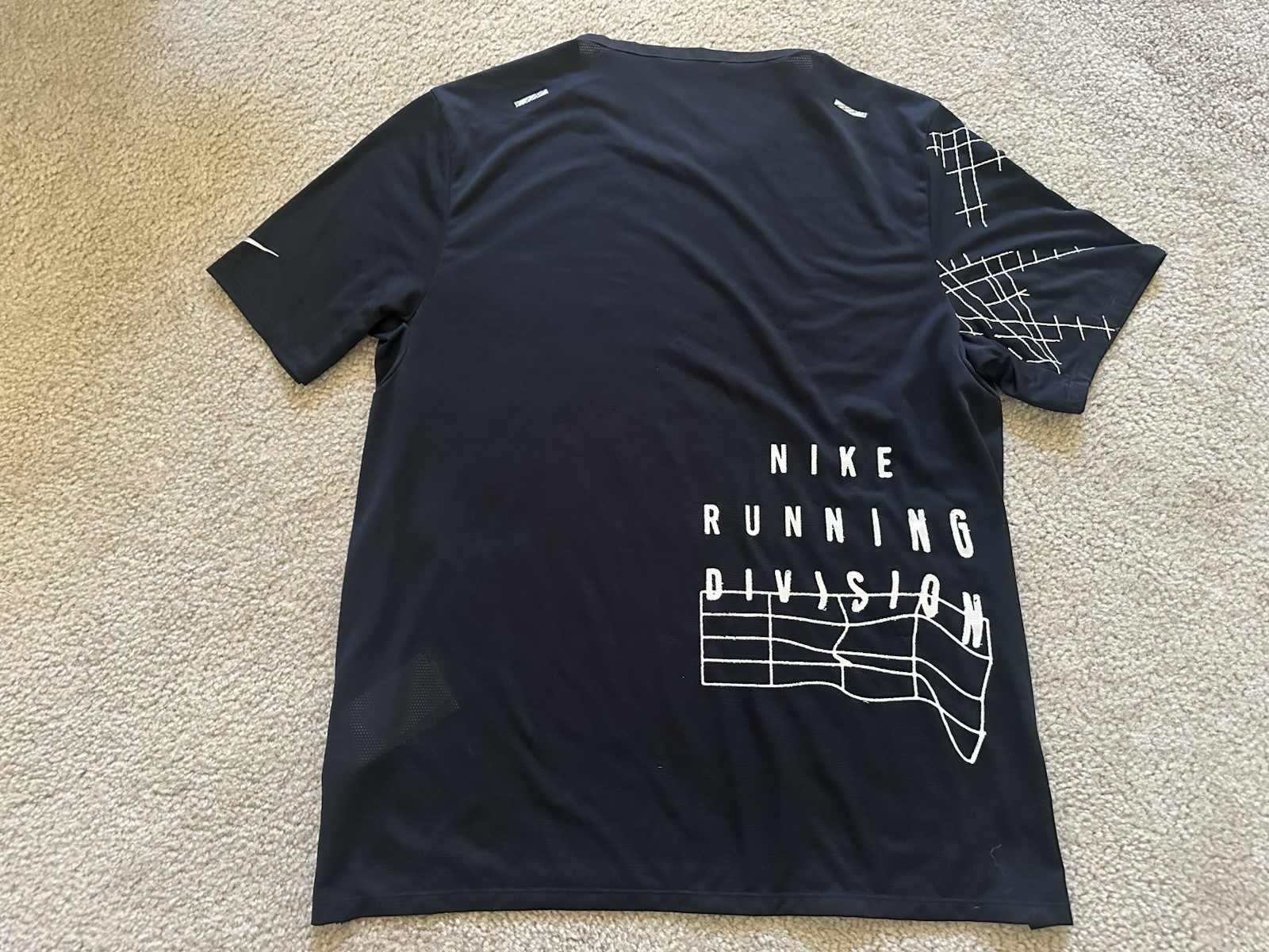 Nike Running Division Rise 365 Flash Dri Fit Shirt Top Men’s Medium DQ6545-010 gallery