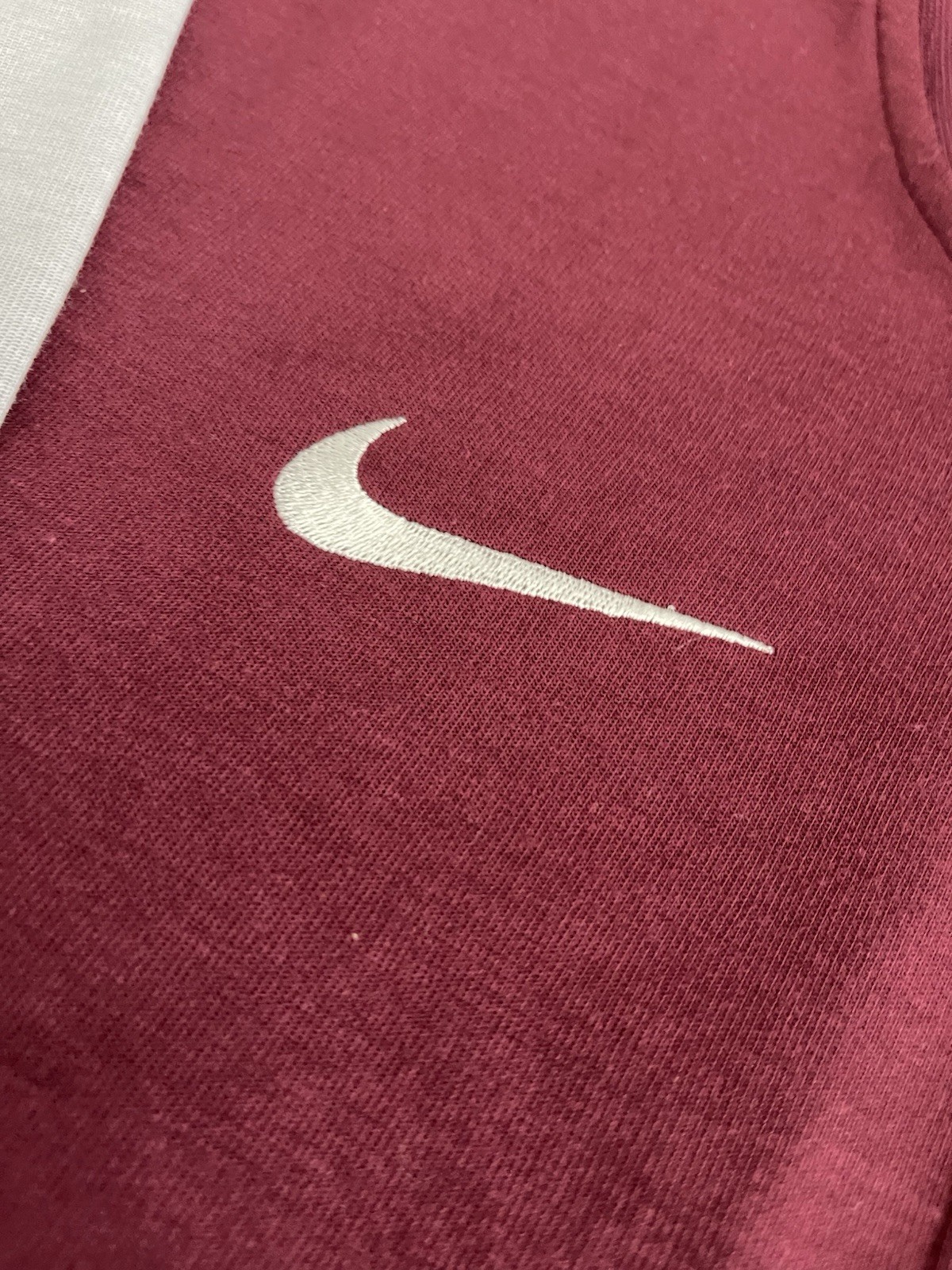 NEW NWT Nike Mens SMALL FJ9549-669 Long Sleeve 1/4 Zip Maroon Grey Gray Sleeves gallery