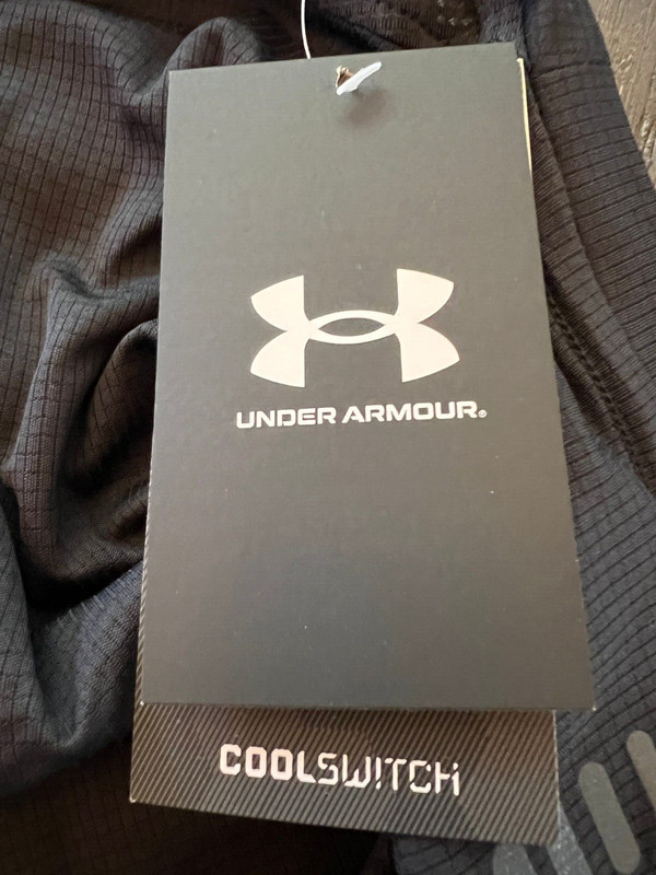 NWT - Mens UNDER ARMOUR - Coolswitch - Fitted Black Short Sleeve Shirt (3XL) gallery