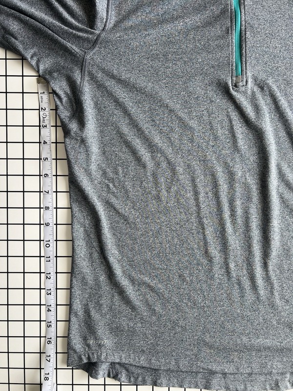 Nike Dri-Fit Element 1/4 Zip Pullover Men’s Size Medium Grey Style 504606 gallery