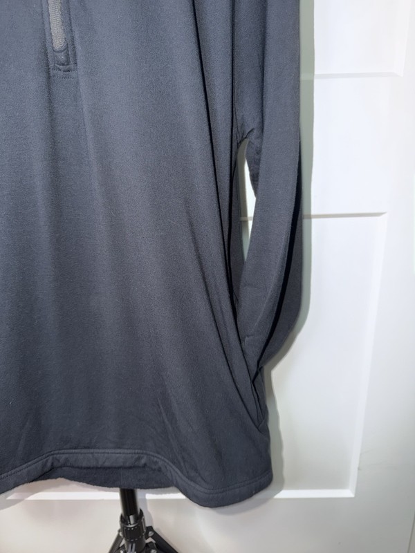 TravisMathew 1/4 Zip Pullover Men’s Med Black Golf Performance Stretch w/Pockets gallery