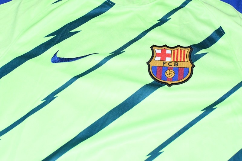 Nike Barcelona 2017 Squad Training Soccer Lightening Jersey Men's Medium NWT gallery
