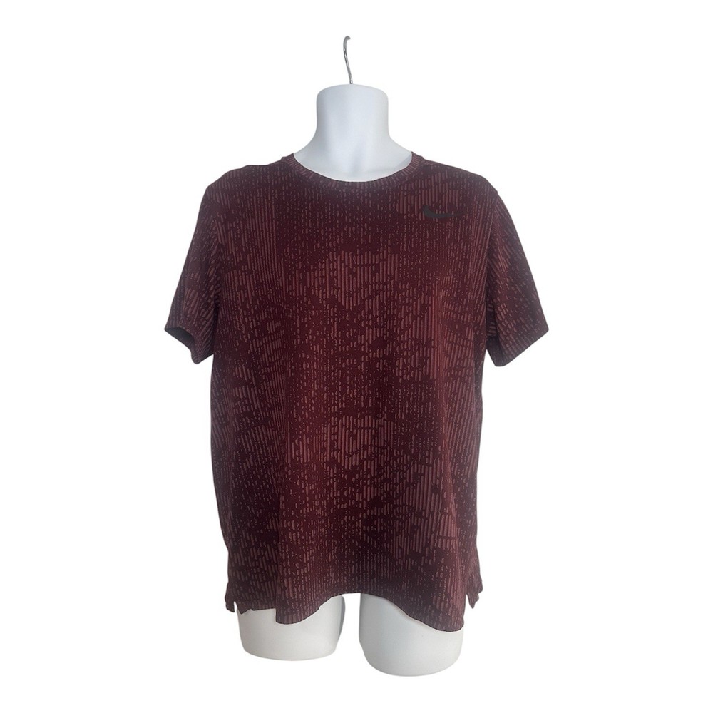 Nike Dry-Fit Maroon Textured Performance Tee Standard Fit Men’s Large