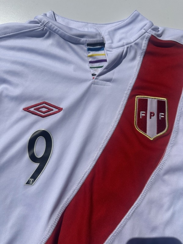 Peru-FPF- 2014 World Cup Qualifier Jersey #9 Guerrero Tailored By Umbro Size 14 gallery