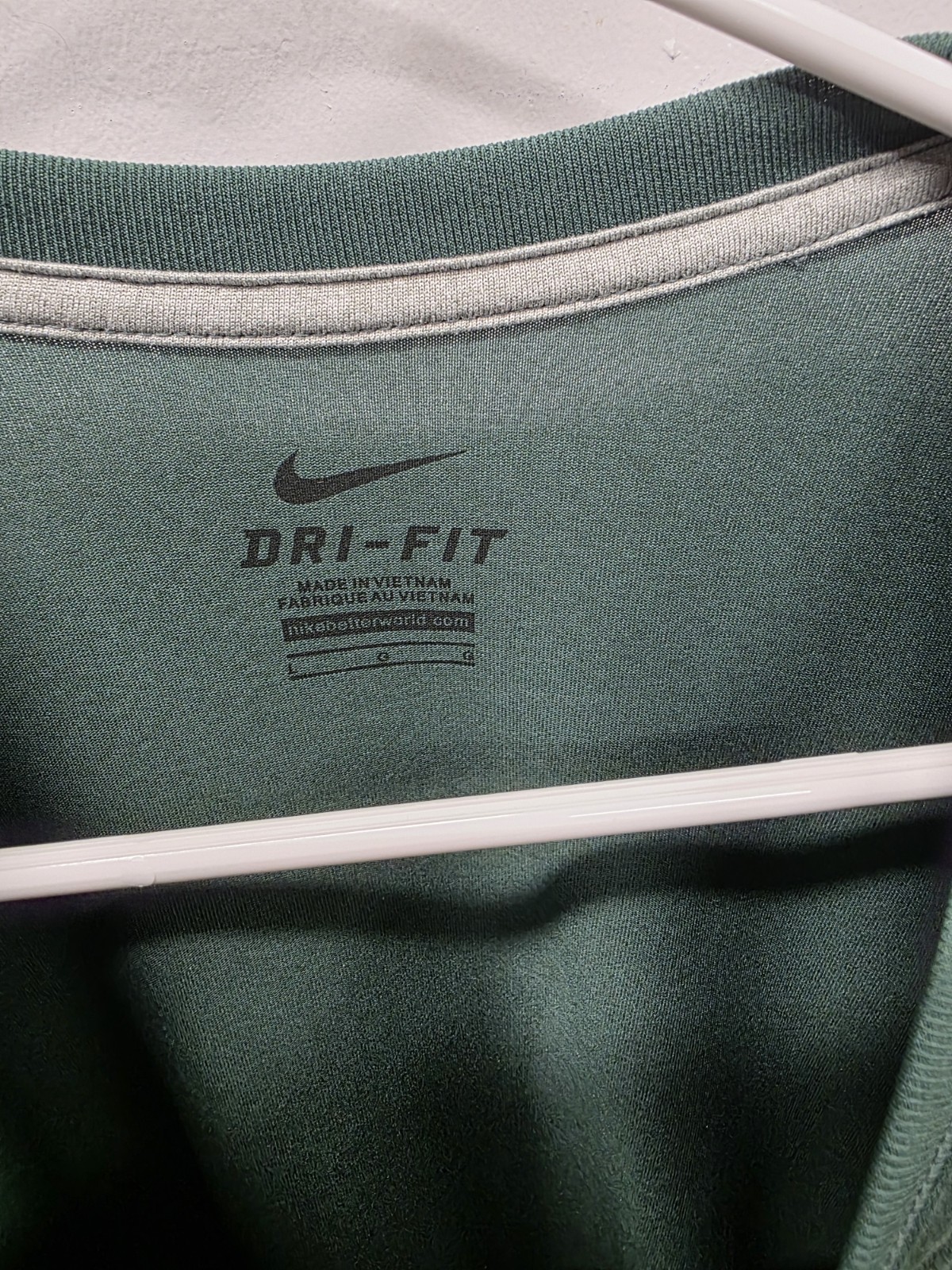 Nike Oregon Ducks Dri-Fit Men's Size L, Long Sleeve Shirt gallery