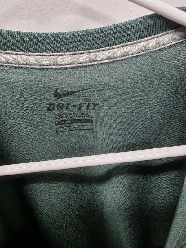 Nike Oregon Ducks Dri-Fit Men's Size L, Long Sleeve Shirt gallery