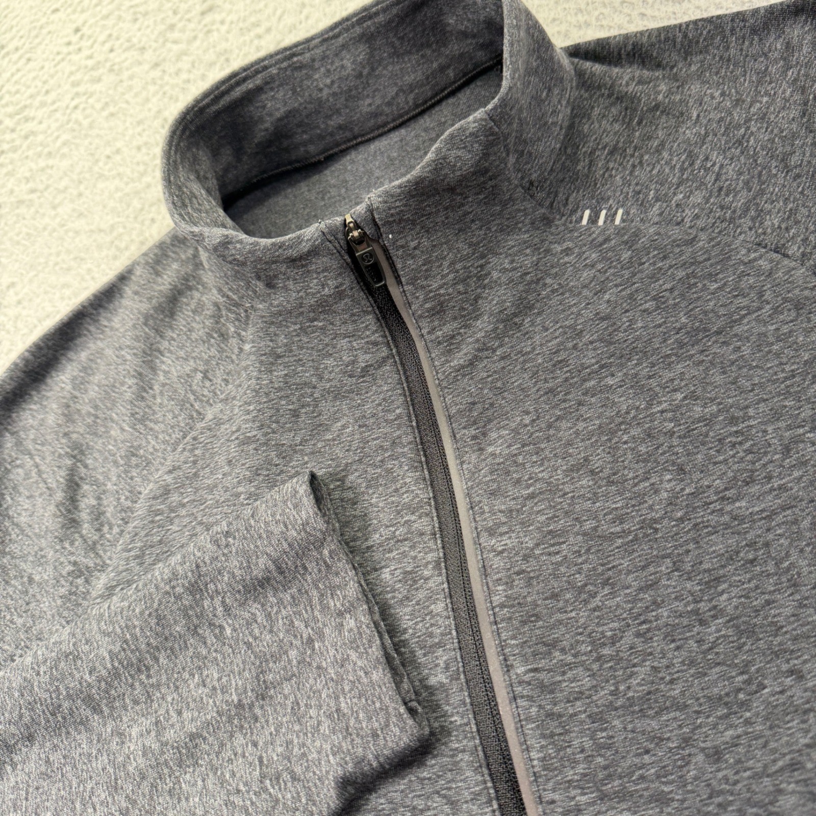 Lululemon Metal Vent Tech 1/2 Zip Pullover Mens Small Heathered Gray Thumbholes gallery