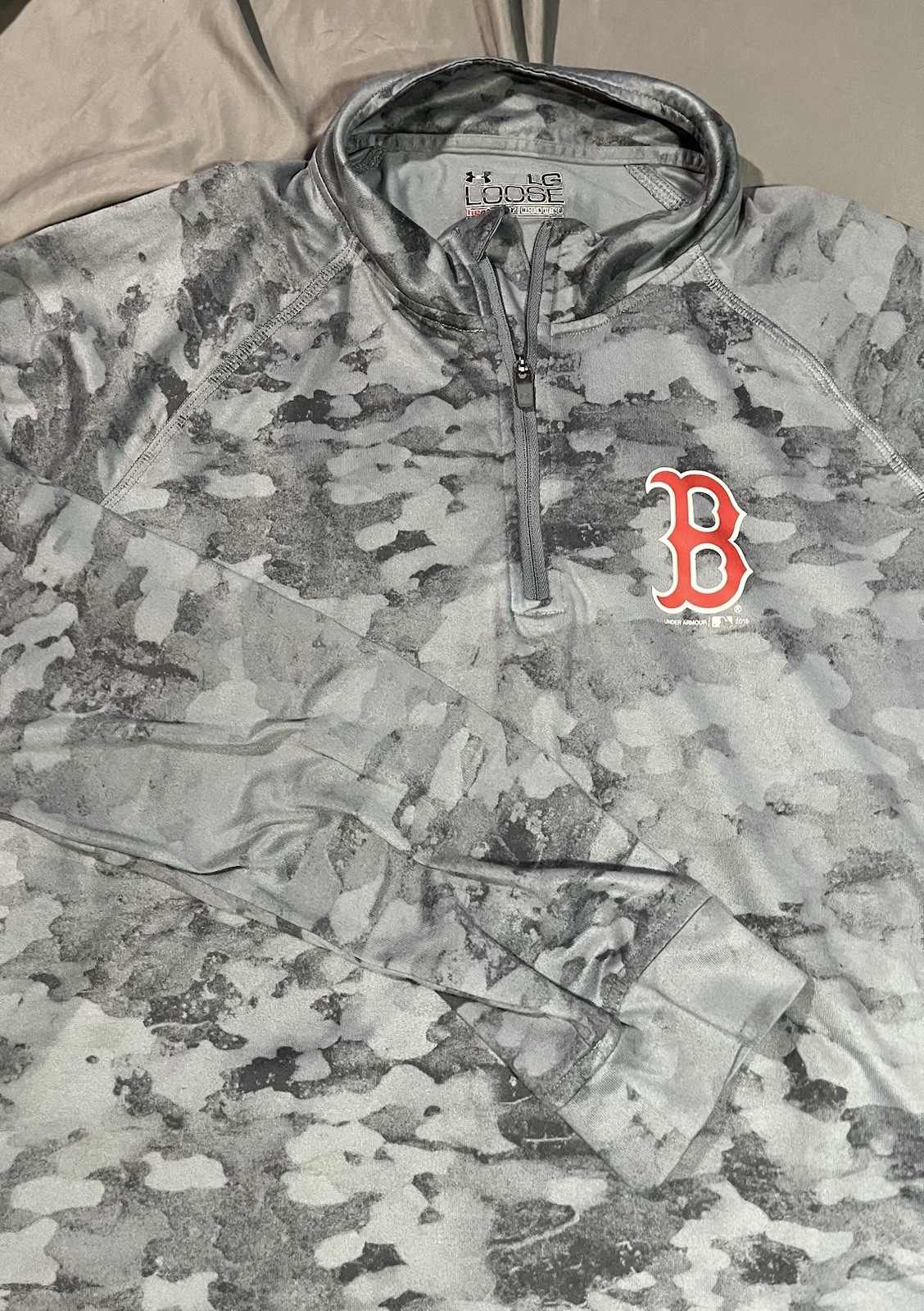 Under Armour Boston Red Sox Long Sleeve 1/4 Zip Pullover Size Large Grey Camo gallery