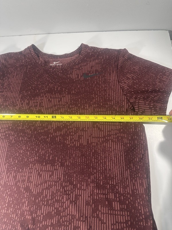 Nike Dry-Fit Maroon Textured Performance Tee Standard Fit Men’s Large gallery