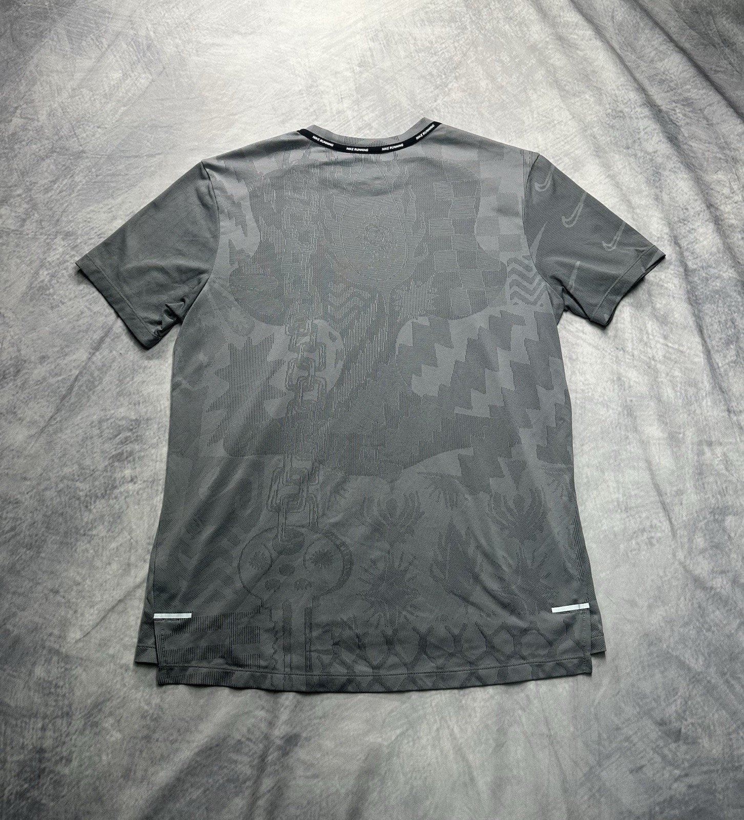 Nike Men's Wild Run TechKnit Short Sleeve Shirt Medium Gray & Reflective Silver gallery