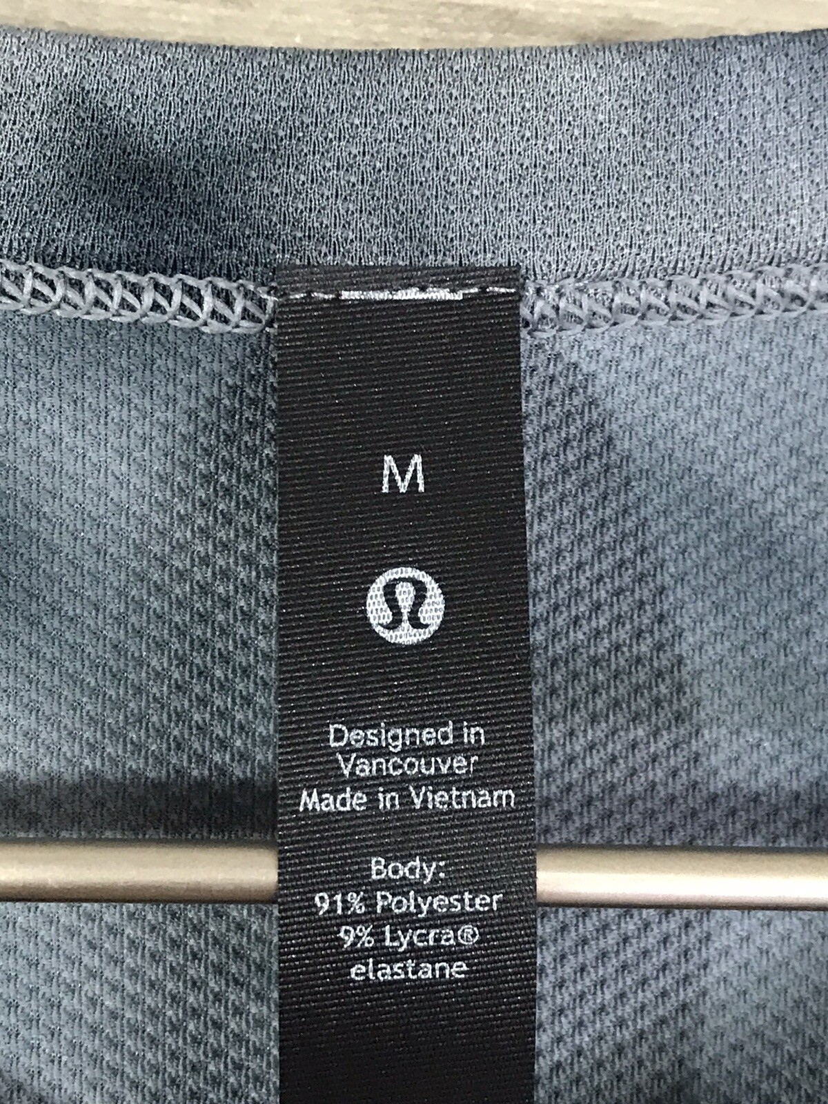 Lululemon Relaxed Mesh Pocket Short Sleeve Size M Diamond Dye White Black 00062 gallery
