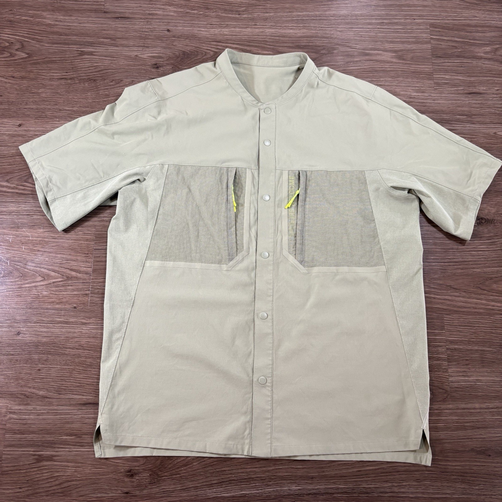 Lululemon Men's Laurel Green Water-Repellent Hiking Short Sleeve Shirt Size XL gallery