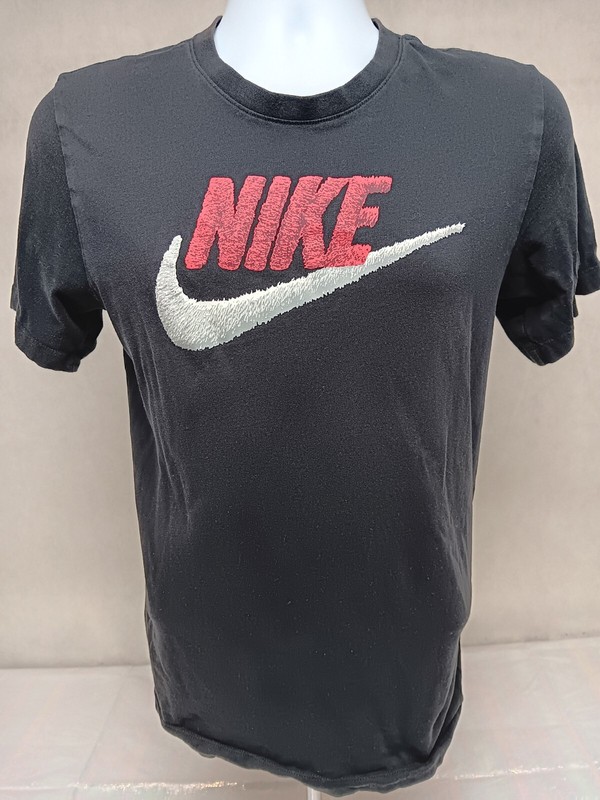 The Nike Tee Mens Small Black Large Front Graphic Swoosh Short Sleeve T-Shirt gallery