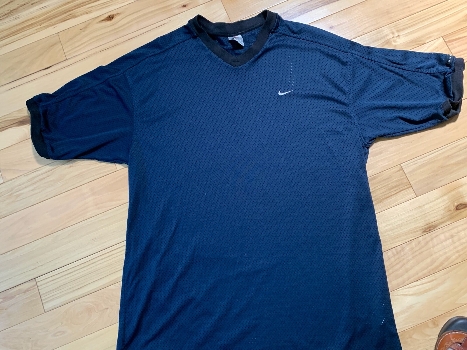 NIKE Navy Color V-Neck Activewear Pullover Short Sleeve Sz Large Men gallery