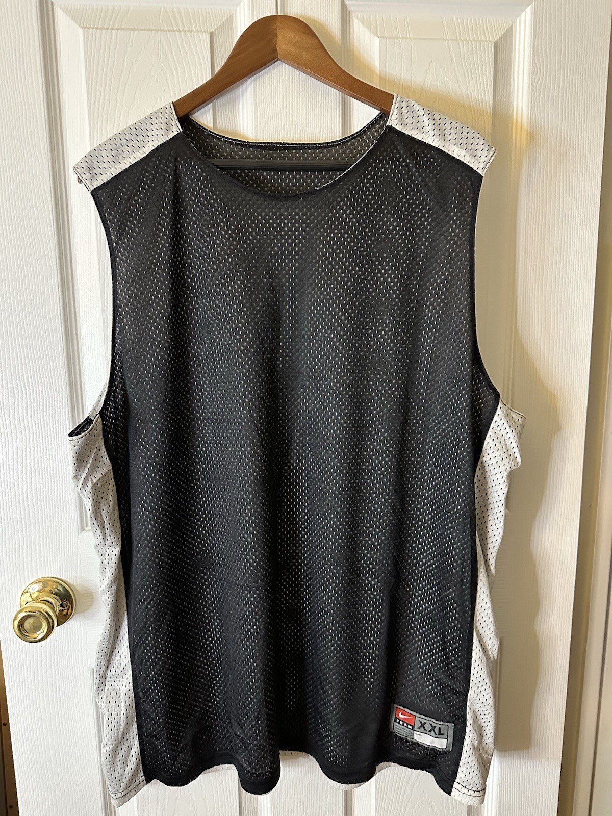 Nike Practice Reversible White And Black Basketball Jersey Mens Size XL gallery