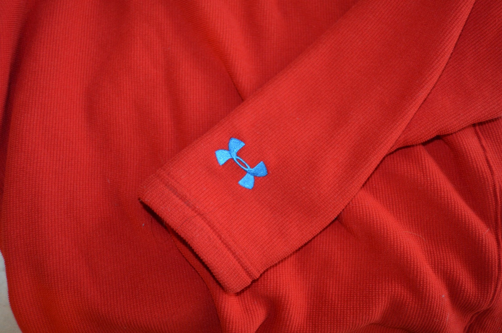 Under Armour Heat Gear Loose Fit 1/4 Zip Long Sleeve Medium Mock Neck Red Ribbed gallery